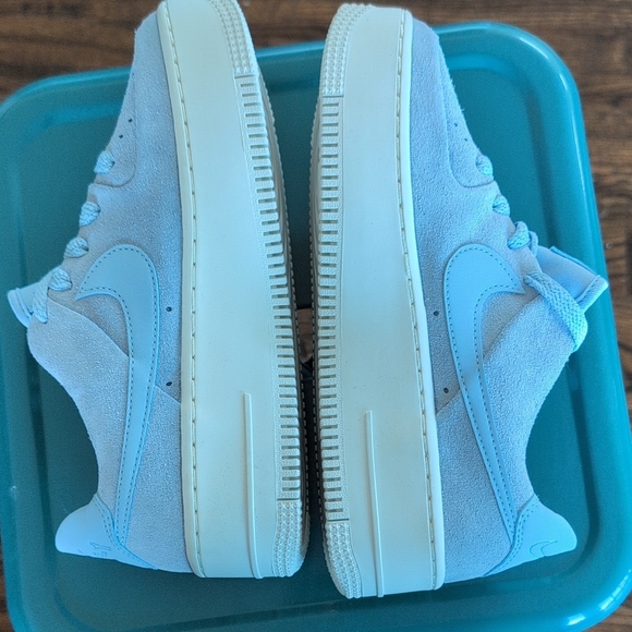 Nike Air Force 1 Low Sage Womens size 6 - Picture 7 of 9